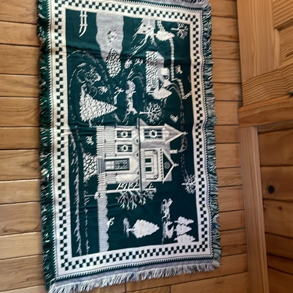 Holiday Home Woven Rug - Green and White